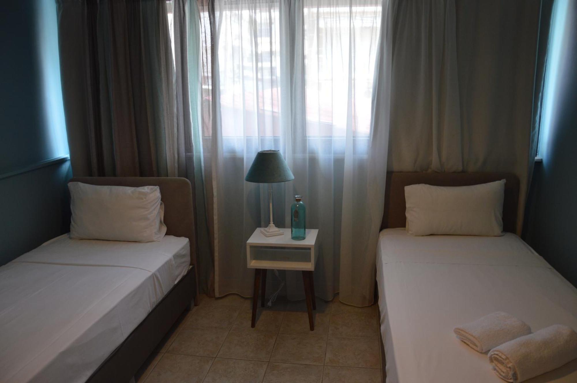 Aqua Mare Sea Side Rooms Nea Kallikrateia Exteriör bild