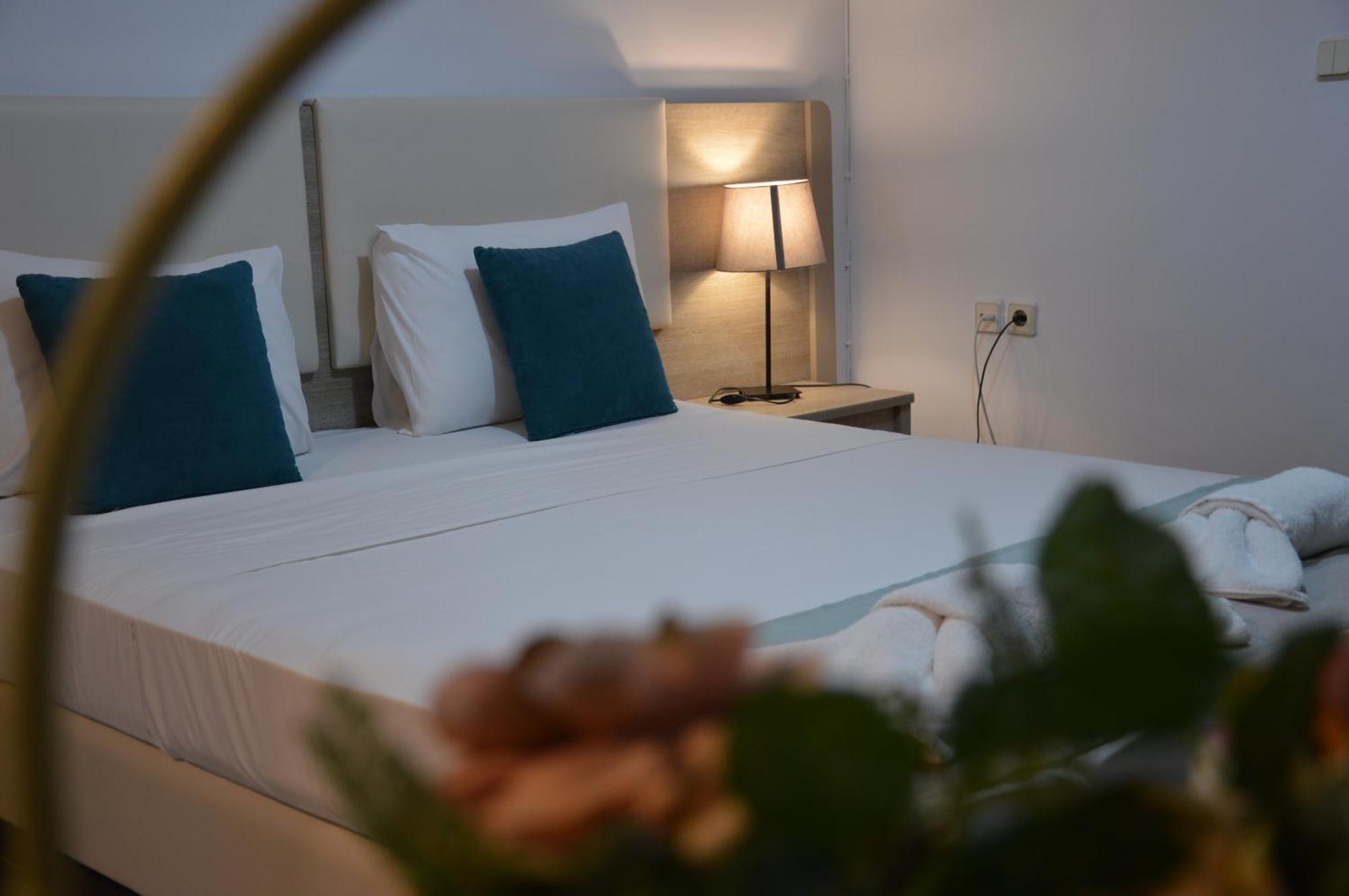 Aqua Mare Sea Side Rooms Nea Kallikrateia Exteriör bild
