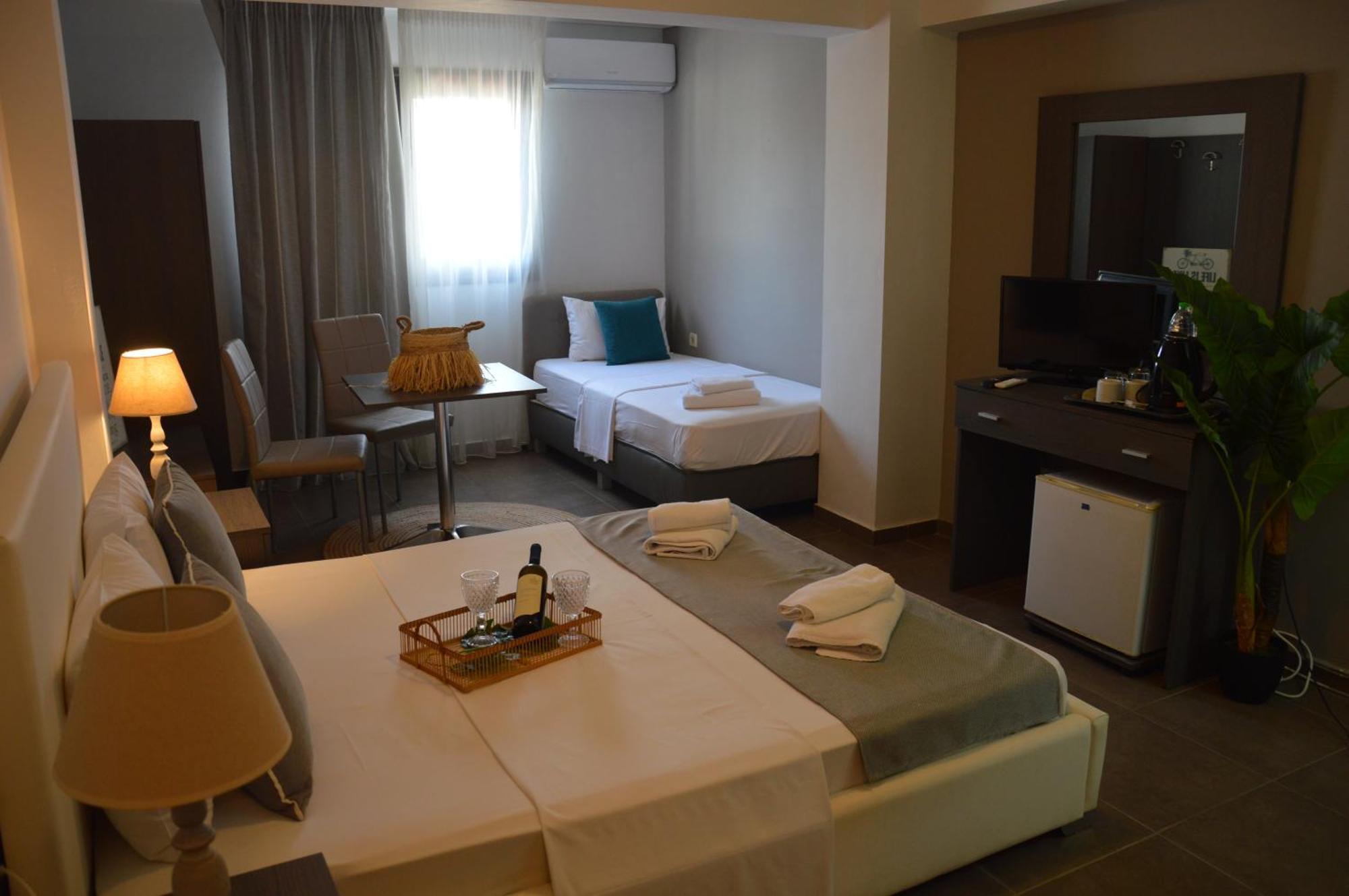 Aqua Mare Sea Side Rooms Nea Kallikrateia Exteriör bild