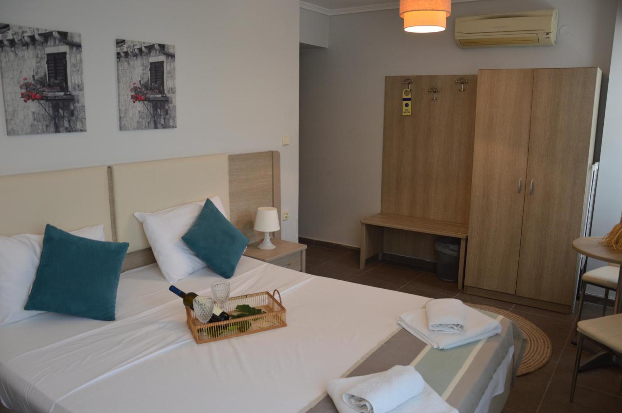 Aqua Mare Sea Side Rooms Nea Kallikrateia Exteriör bild
